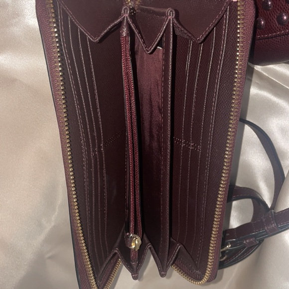 COACH SMALL STUDDED MARGO F35221 CARRYALL + WALLET CROSSGRAIN LEATHER WINE COLOR - Picture 3 of 5